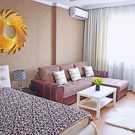Bishkek Sunny Apartment In The Center Exterior photo