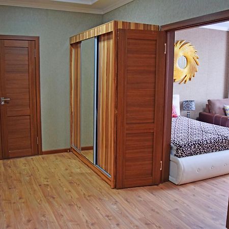 Bishkek Sunny Apartment In The Center Exterior photo