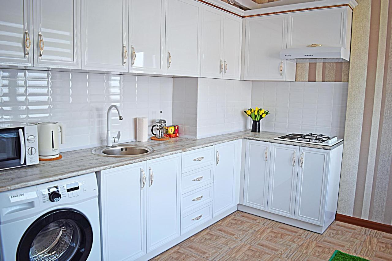 Bishkek Sunny Apartment In The Center Exterior photo