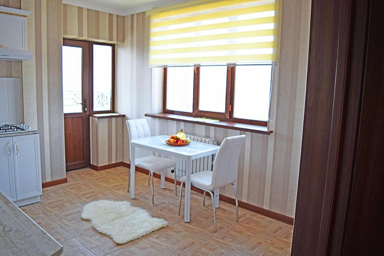 Bishkek Sunny Apartment In The Center Exterior photo